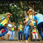 Entre passos, cantos e promessas: a travessia da Folia de Santo Reis pelas comunidades