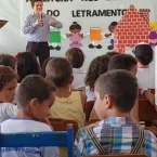 Iniciativas de incentivo aos estudos premiam professores e alunos