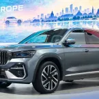 Geely apresenta SUV híbrido potente e tecnológico no Salão de Paris