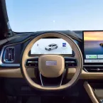 Geely apresenta SUV híbrido potente e tecnológico no Salão de Paris