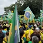 Flávio Bolsonaro faz motociata em BH e promete não ameaçar Cleitinho