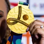 Rebeca Andrade vira tricampeã mundial de ginástica na Holanda