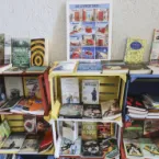 Idosos criam biblioteca comunitária em Curitiba como projeto de conclusão de curso