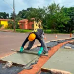 Prefeitura e Governo de MT iniciam construo de caladas em bairros estratgicos