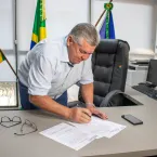 Prefeito Dr. Adilson assina ordem de servio para reforma do Estdio Zeca Costa em Barra do Garas