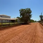 Rua de acesso à escola vira asfalto em Barra do Garças