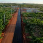 Rua de acesso à escola vira asfalto em Barra do Garças