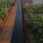 Rua de acesso à escola vira asfalto em Barra do Garças