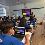 Jovens de Odontologia ensinam crianças sobre riscos do cigarro na boca