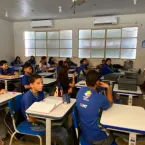 Jovens de Odontologia ensinam crianças sobre riscos do cigarro na boca