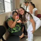 Jovens de Barra do Garças ensinam escovação para pessoas cegas