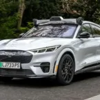Uber antecipa testes de táxis sem motorista no Reino Unido