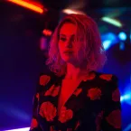 Julianne Moore exalta Sydney Sweeney: "Emocionalmente disponível"