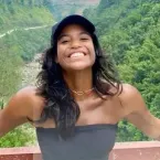 Brasileira que caiu em vulcão na Indonésia continua desaparecida