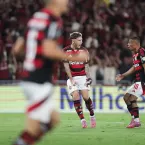 Com direito a gol rel�mpago, Flamengo derrota Estudiantes no Maracan�