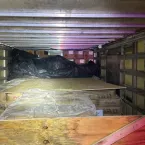Carga de explosivos � abandonada ap�s roubo de caminh�o em SP