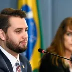 Moraes pede que Filipe Martins explique o uso das redes sociais
