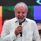 Lula aprova lei que proíbe descontos automáticos de benefícios do INSS