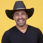 Ex-RBD Alfonso Herrera reage ao vídeo de Milena: "Saudações"