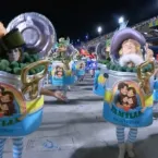 Desfile em homenagem a Lula retrata fam�lia tradicional em latas de conserva