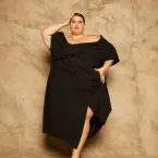 Thais Carla exibe muque na academia ap�s perder 85kg