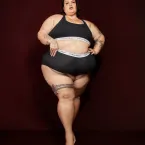 Thais Carla exibe muque na academia ap�s perder 85kg