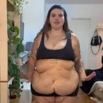 Thais Carla exibe muque na academia ap�s perder 85kg