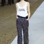 Stella McCartney recria look do Met Gala de 1999 em homenagem ao pai