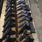 Pol�cia encontra 33 armas escondidas em carro em SP
