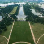 Número 8647 aparece no gramado de Washington em protesto contra Trump