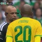 Copa 2026 já tem memes: árbitro falando inglês estranho, chiclete no campo e até bichinho de pelúcia na abertura