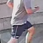 Milion�rio � preso por empurrar mulher contra �nibus em Londres