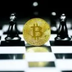 Investidores apontam regulacao e economia como maiores riscos do Bitcoin
