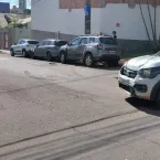 Acidente no Bairro Ch�cara Cachoeira: Carro Capota e Atinge Quatro Ve�culos Estacionados