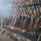Feira em Campo Grande celebra a cultura ga�cha com facas artesanais, dan�a e comidas t�picas