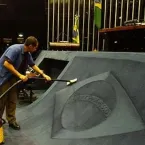 Funcion�rio desenha a bandeira do Brasil no Senado h� quase 30 anos