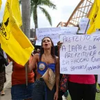 Camelôs protestam contra programa da prefeitura no Rio