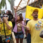 Camelôs protestam contra programa da prefeitura no Rio