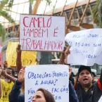 Camelôs protestam contra programa da prefeitura no Rio