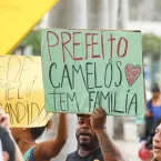 Camelôs protestam contra programa da prefeitura no Rio