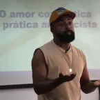 Jovens de favelas do Rio mostram como ganhar dinheiro com a internet