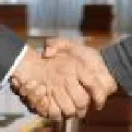 Parceria vai capacitar e empregar pessoas de baixa renda no setor de eventos
