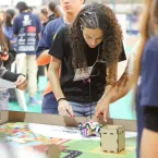 Jovens da periferia de Florianópolis participam de torneio de robótica