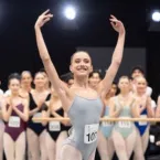 Jovem bailarina brasileira vence premio em competicao internacional de ballet