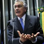 Flávio Bolsonaro recebeu R$ 500 mil de empresa ligada a banqueiro investigado
