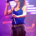 Cantora Katia viaja com cao guia para show no Rio