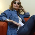 Cantora Katia viaja com cao guia para show no Rio