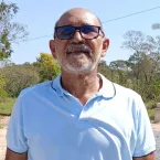 Familia se reune todos os anos para honrar os antepassados