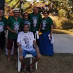 Familia se reune todos os anos para honrar os antepassados