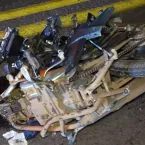 Jovem morre ao bater moto sem farol contra caminhonete em rodovia
